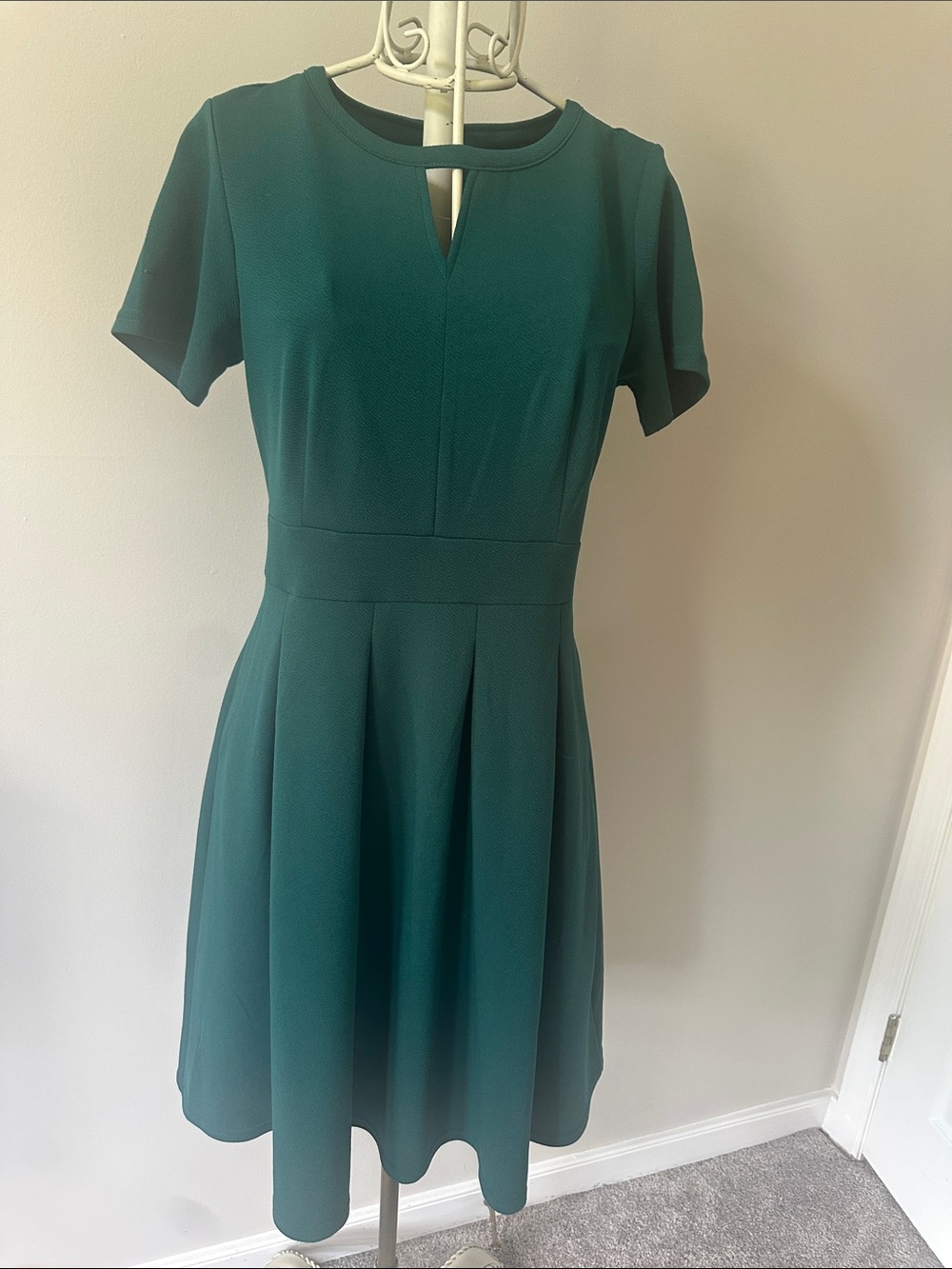 Short-Sleeve Emerald Green Midi Fit-and-Flare Dress